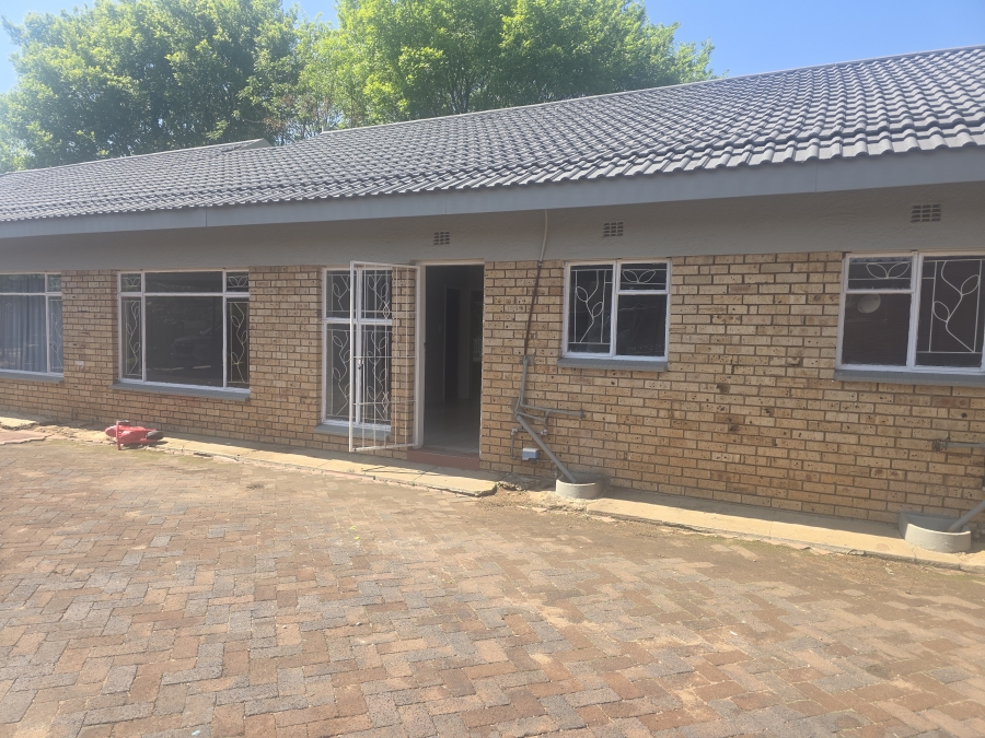 To Let 2 Bedroom Property for Rent in La Hoff North West